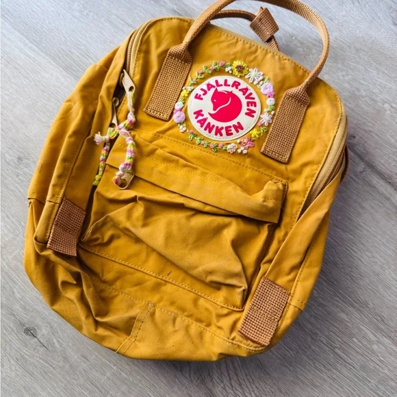 Fjallraven Kånken Mini Backpack - Mustard Yellow - Custom Embroidered - Picture 1 of 3